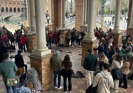 La radiografía de la Plaza de España de Sevilla que obliga a su cierre: del zoco comercial al vandalismo