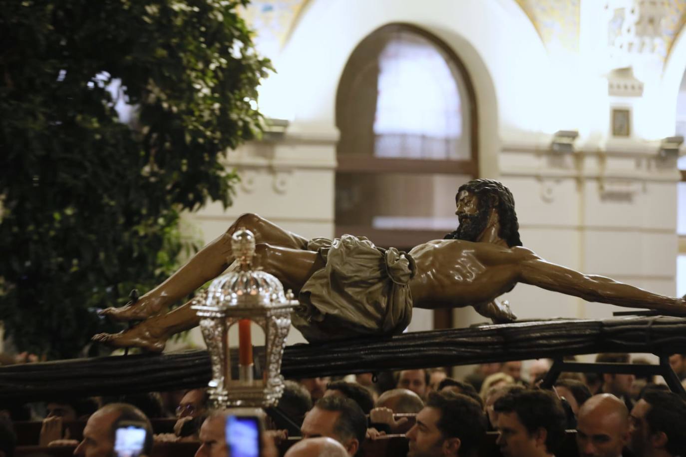 El Vía Crucis de los Estudiantes a la Catedral de Sevilla