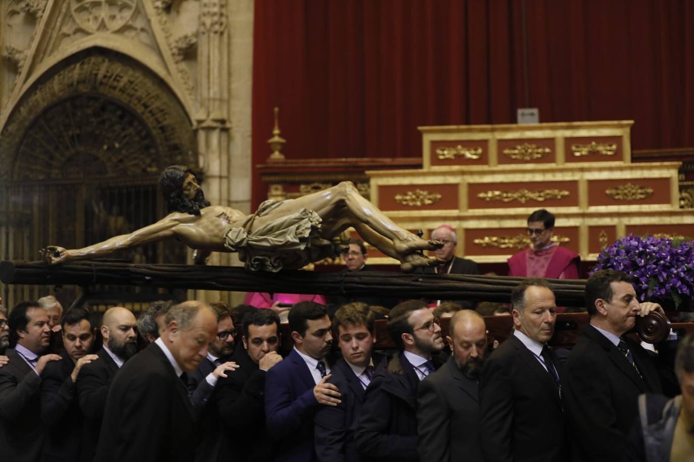 El Vía Crucis de los Estudiantes a la Catedral de Sevilla