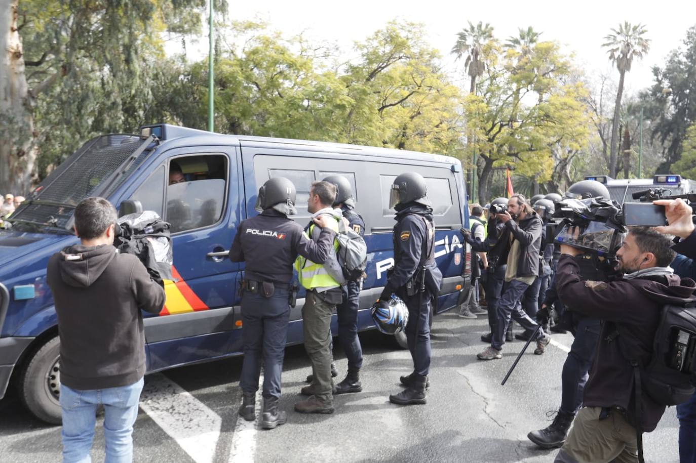 Agricultores independientes se concentran en el entorno de la Palmera en Sevilla