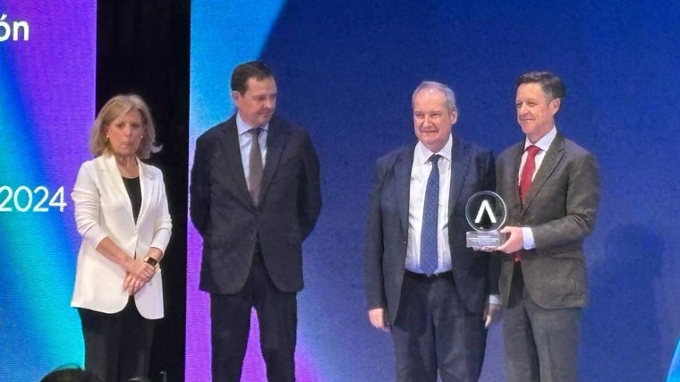 Francisco Galnares, recibiendo el premio de Faconauto