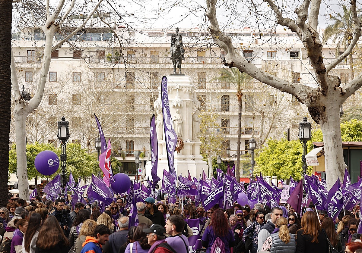 La manifestación recorrió las principales calles del centro de la ciudad con muchos gritos y pancartas