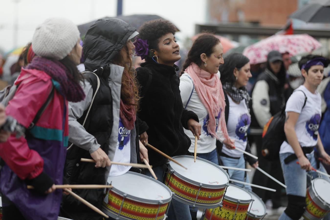 La lluvia no impidió que Mujeres Supervivientes saliera a reivindicar los derechos de las mujeres palestinas