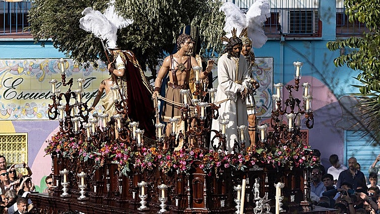Hermandades y procesiones del Viernes de Dolores en Sevilla