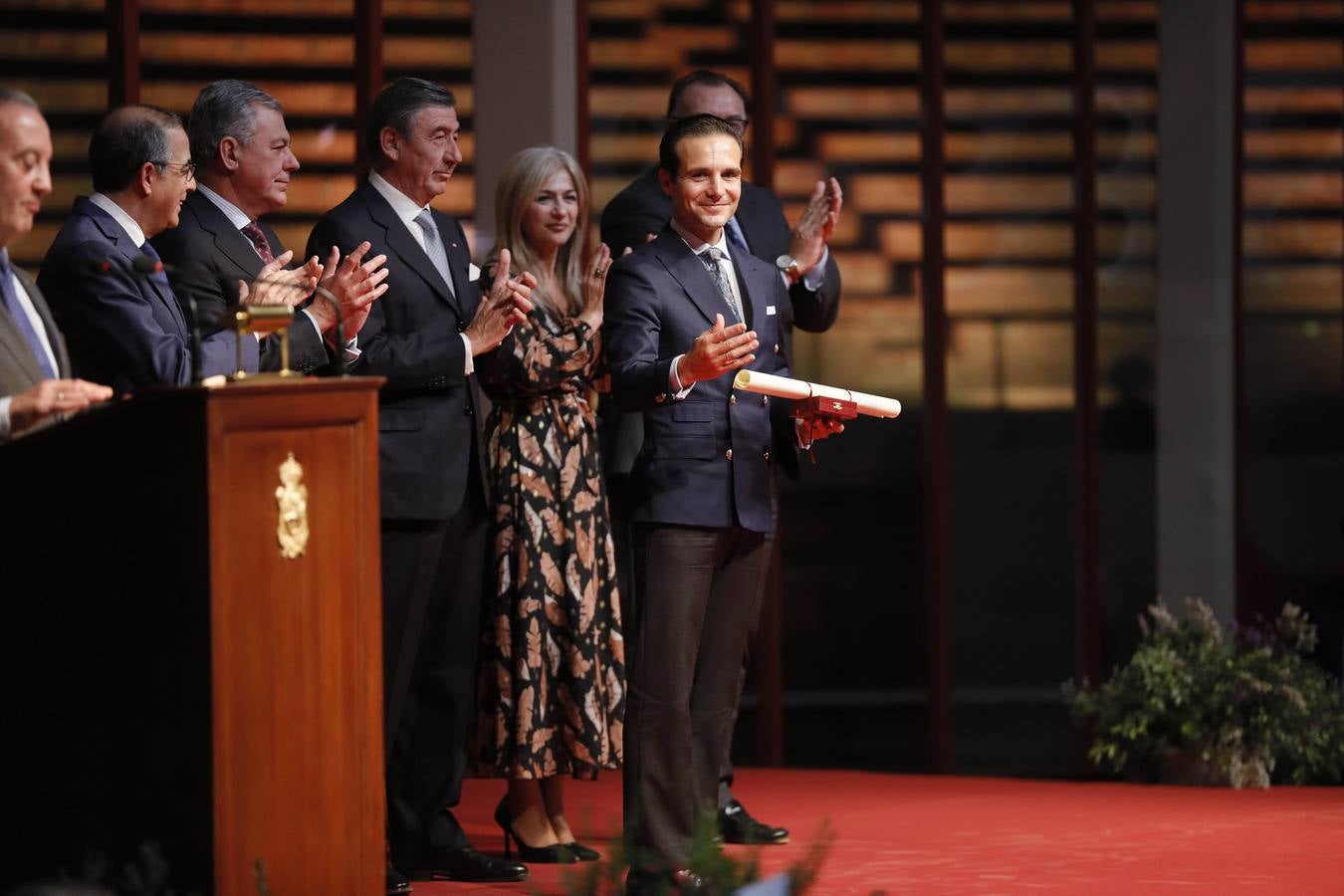 Los premiados recogieron sus distinciones en el ruedo de la Real Maestranza