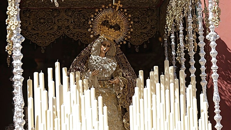 Hermandades y procesiones del Viernes Santo en Sevilla