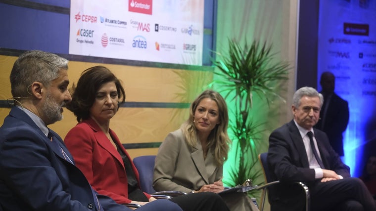Participantes en la segunda mesa redonda