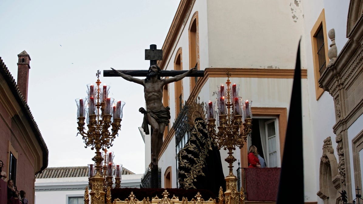 Santísimo Cristo de las Misericordias, de la hermandad de Santa Cruz, durante su estación de penitencia un Martes Santo