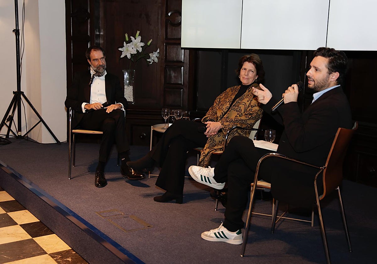 Eloy Martínez de la Pera, Sofía Barroso y Felipe Lozano en el Hay Fórum Sevilla