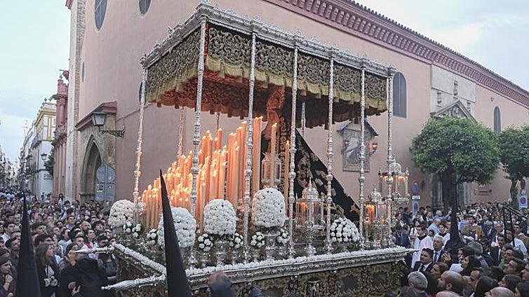Itinerarios y horarios del Lunes Santo en Sevilla de la Semana Santa 2024