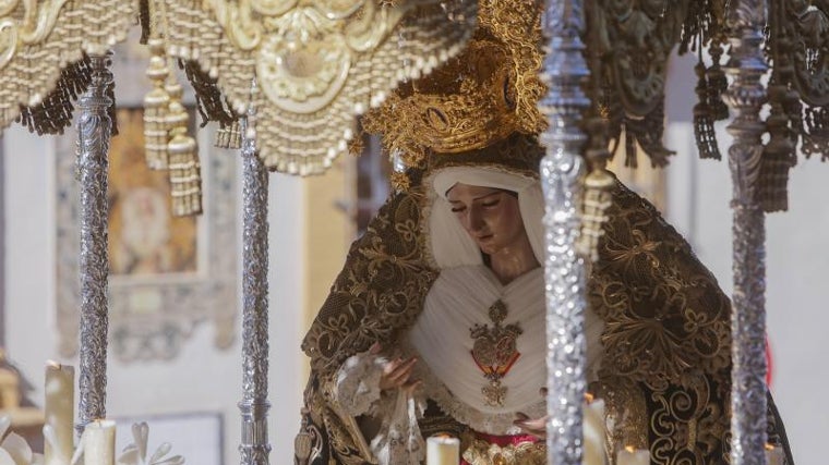 La Virgen de Gracia y Esperanza en su salida