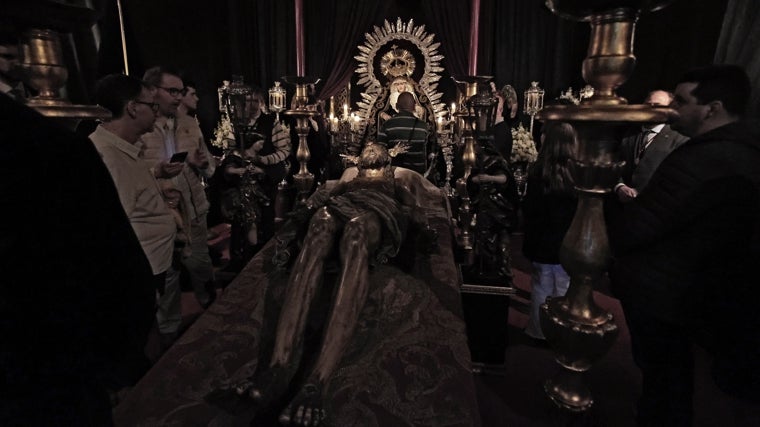 El Cristo Yacente y la Virgen de Villaviciosa