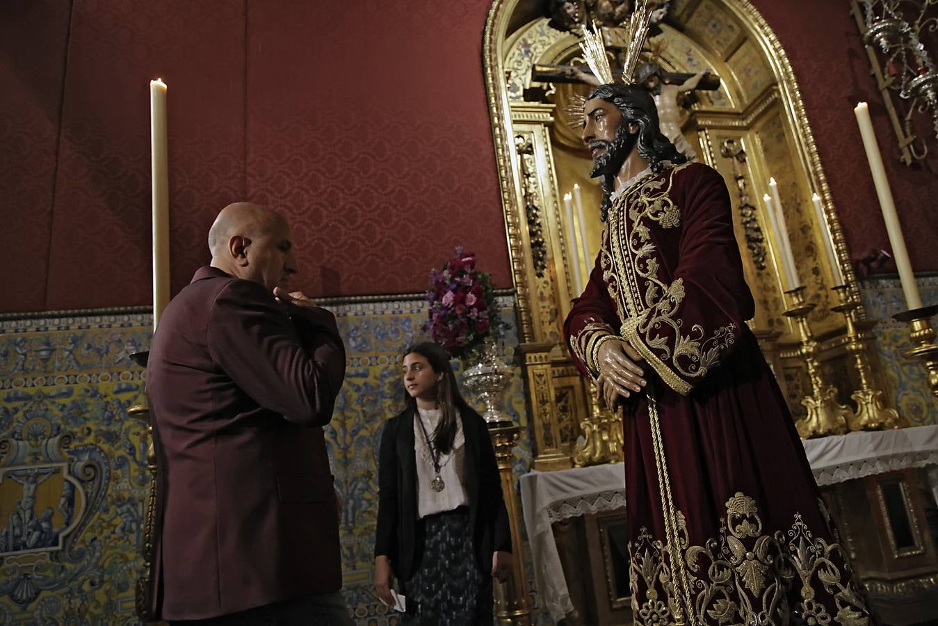 Besamanos de la Hermandad del Dulce Nombre, en la iglesia de San Lorenzo de Sevilla