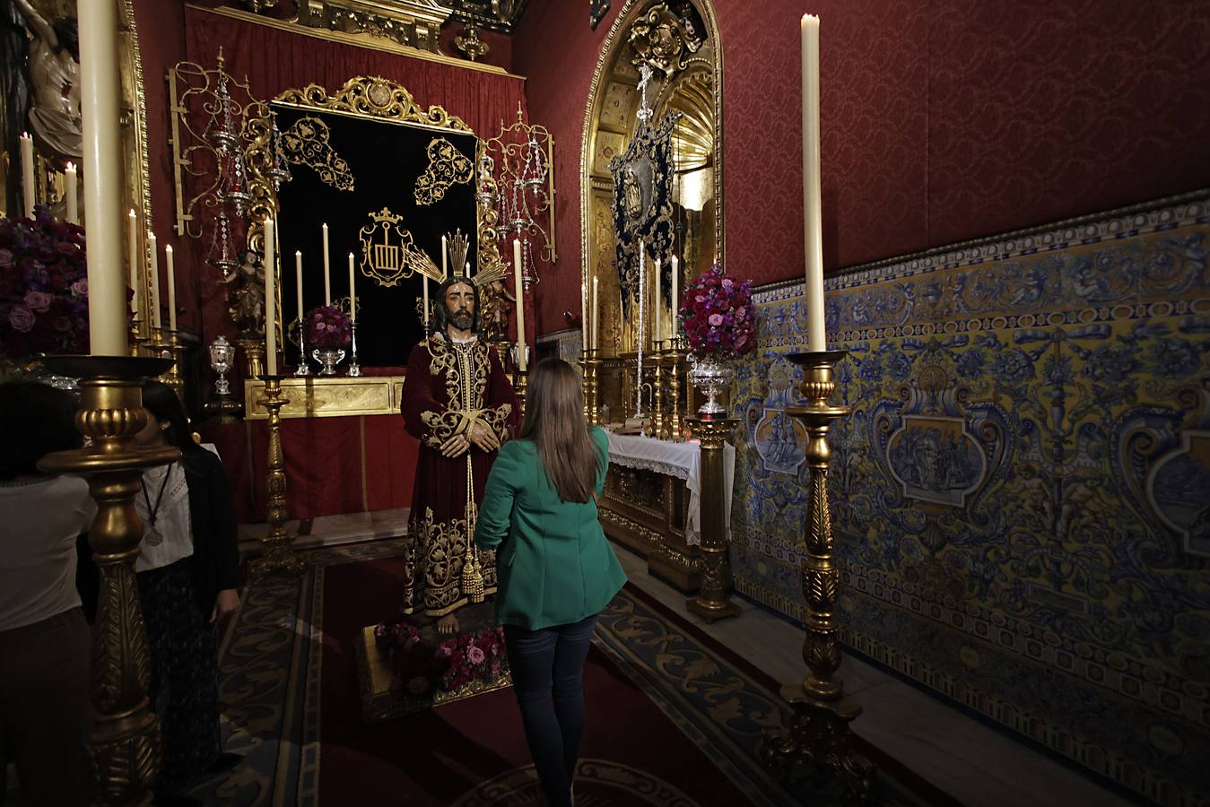 Besamanos de la Hermandad del Dulce Nombre, en la iglesia de San Lorenzo de Sevilla