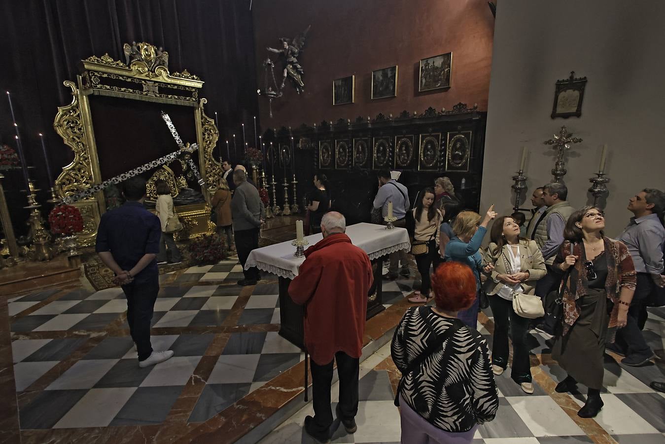 Besamanos de la Hermandad de las Penas de San Vicente, en la iglesia de San Vicente de Sevilla