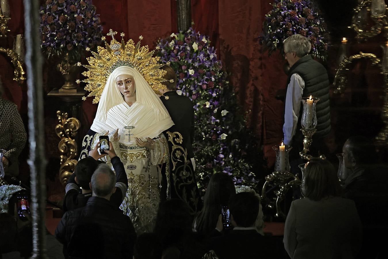 Besamanos de la Hermandad del Museo, en la Capilla del Museo de Sevilla