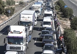 Huelga de agricultores en Andalucía, en directo: sigue la última hora de las protestas y los cortes de tráfico