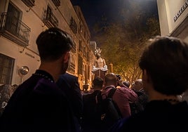 Sevilla cierra un fin de semana multitudinario con el Vía Crucis de Jesús Despojado