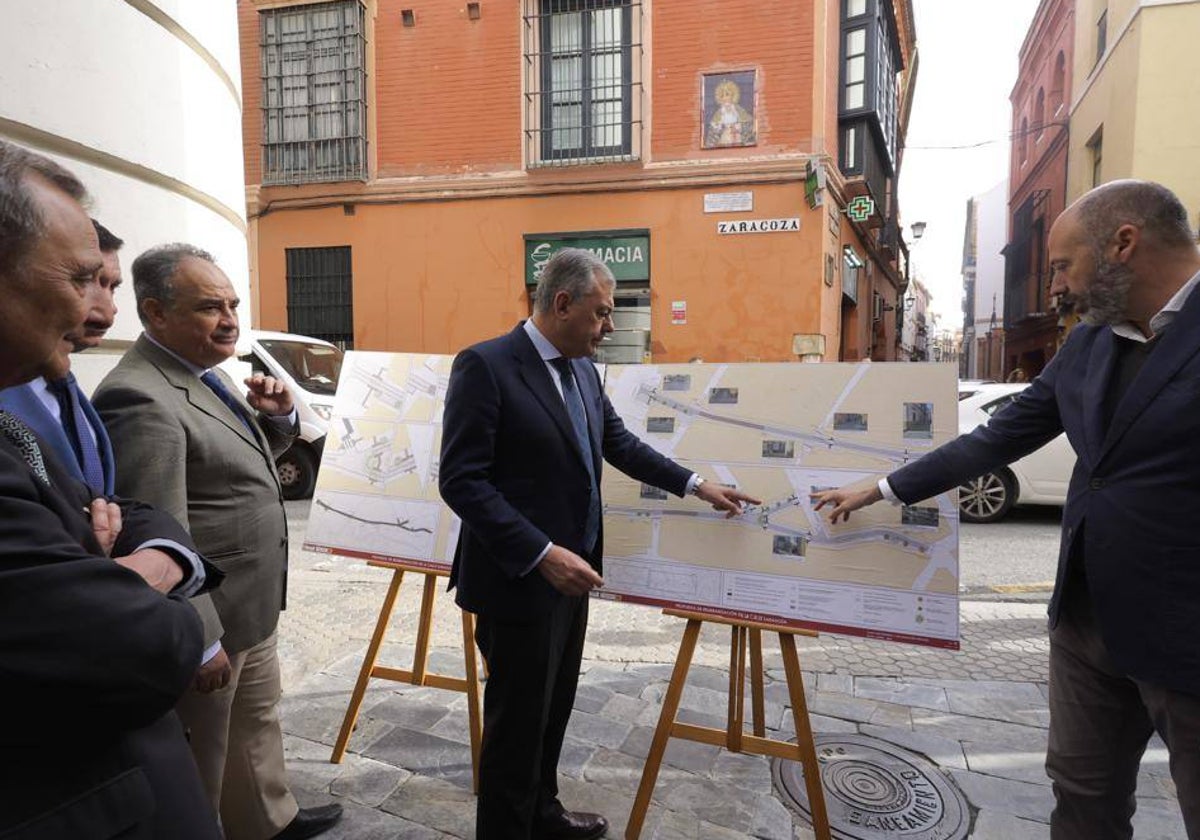 El alcalde de Sevilla, José Luis Sanz, presenta el proyecto de reurbanización de la calle Zaragoza