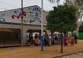 Botellona en la caseta de Feria de Sevilla de la Policía Nacional