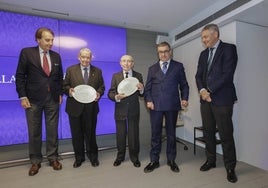 I Premio 'Paco Robles' y presentación de la revista 'Pasión en Sevilla' de la Semana Santa, en imágenes