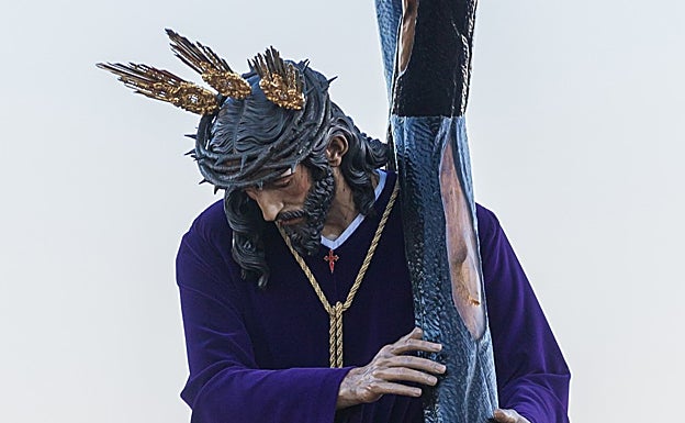 Jesús con la cruz a Cuestas al amanecer