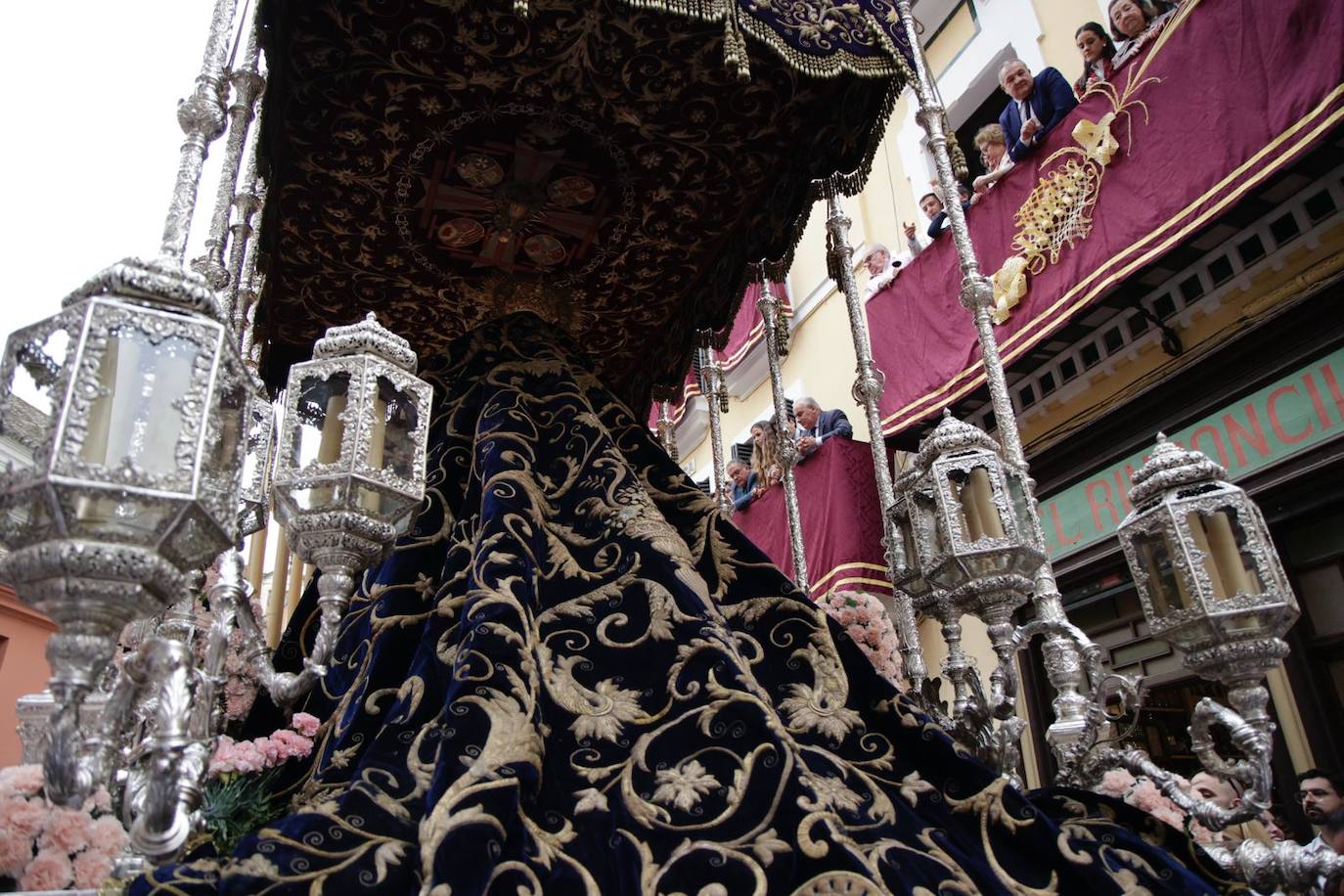 La hermandad de la Cena realiza su estación de penitencia  a la Santa Iglesia Catedral este Domingo de Ramos