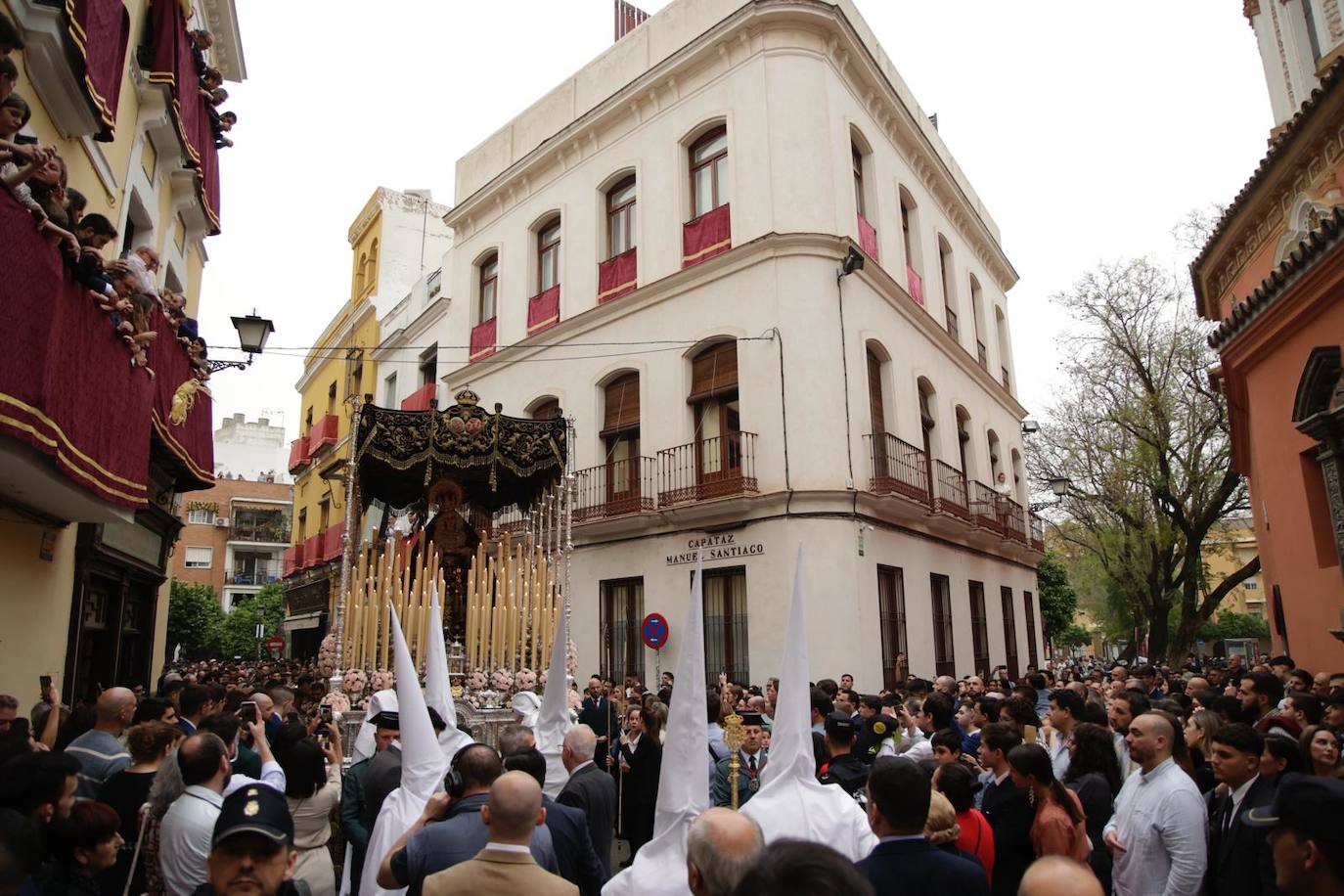 La hermandad de la Cena realiza su estación de penitencia  a la Santa Iglesia Catedral este Domingo de Ramos