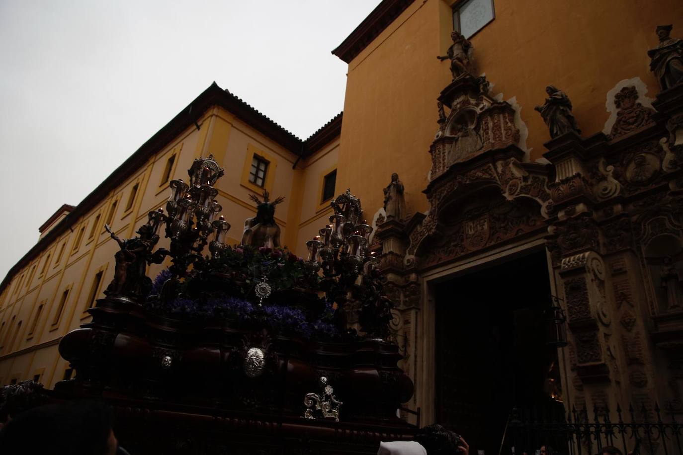 La hermandad de la Cena realiza su estación de penitencia  a la Santa Iglesia Catedral este Domingo de Ramos