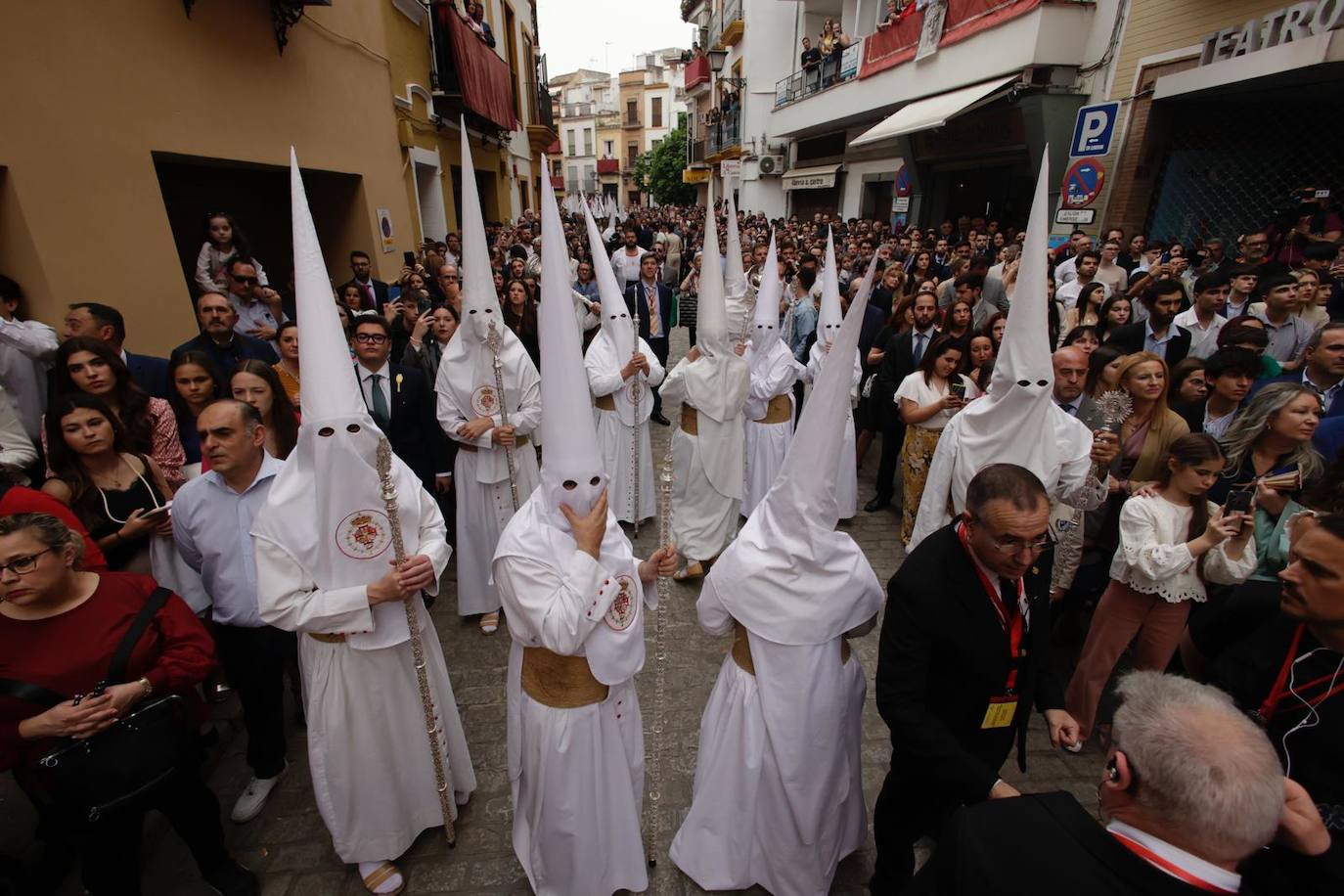 La hermandad de la Cena realiza su estación de penitencia  a la Santa Iglesia Catedral este Domingo de Ramos