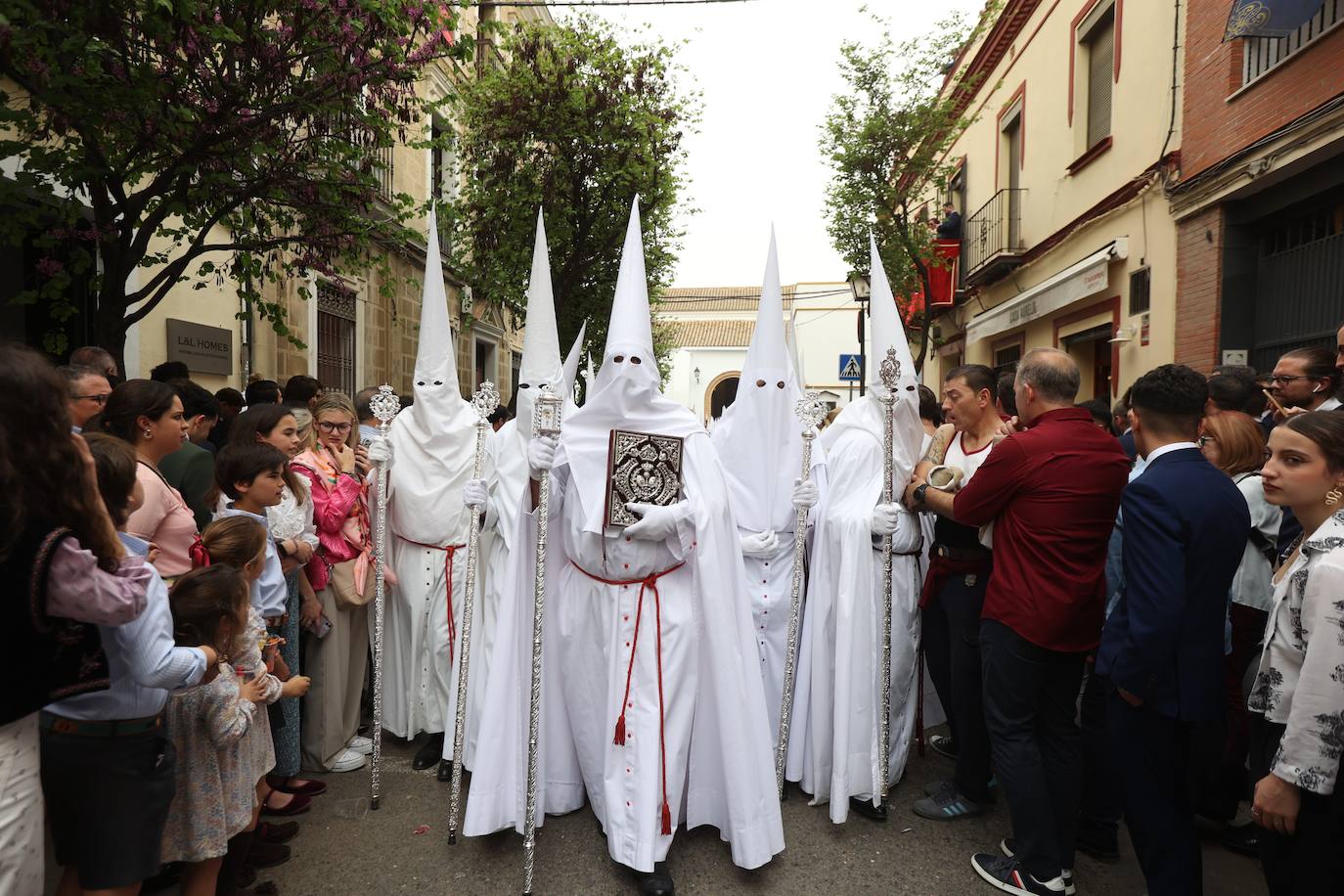 La Paz realiza su estación de penitencia a pesar de la lluvia de barro 