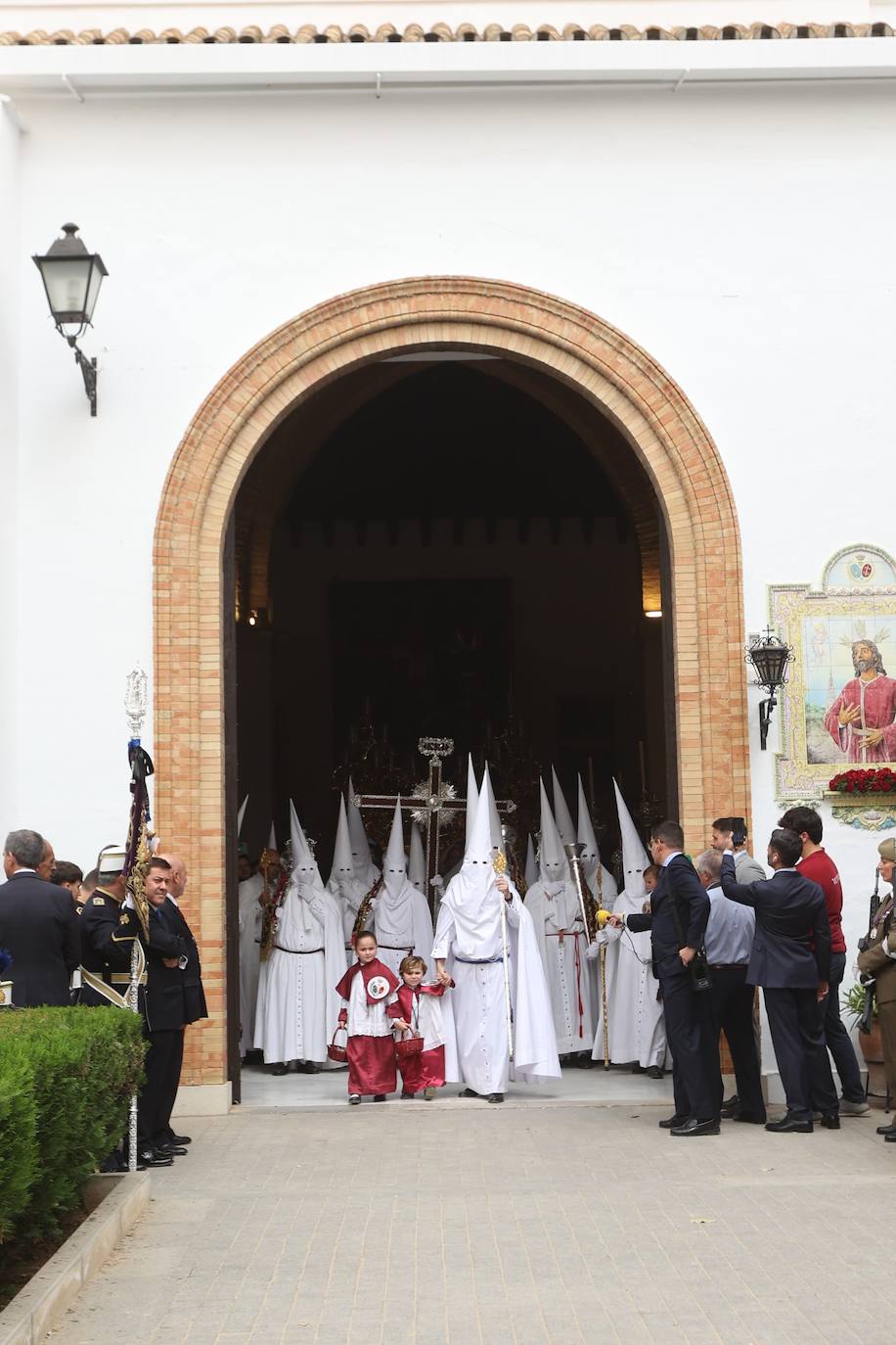 La Paz realiza su estación de penitencia a pesar de la lluvia de barro 