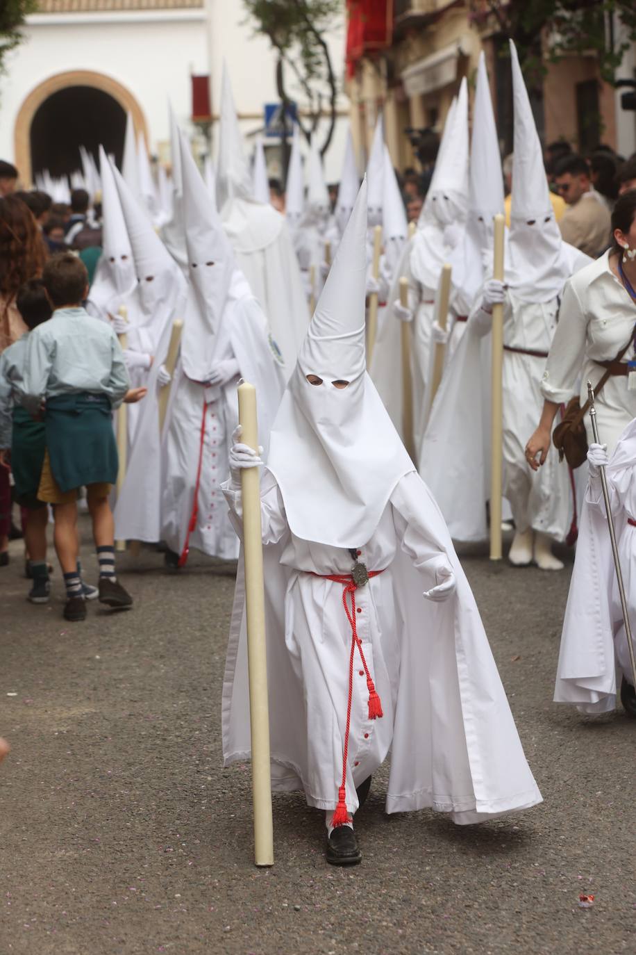 La Paz realiza su estación de penitencia a pesar de la lluvia de barro 
