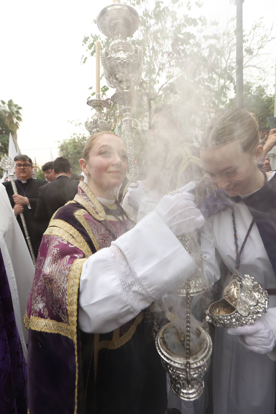 La Paz realiza su estación de penitencia a pesar de la lluvia de barro 