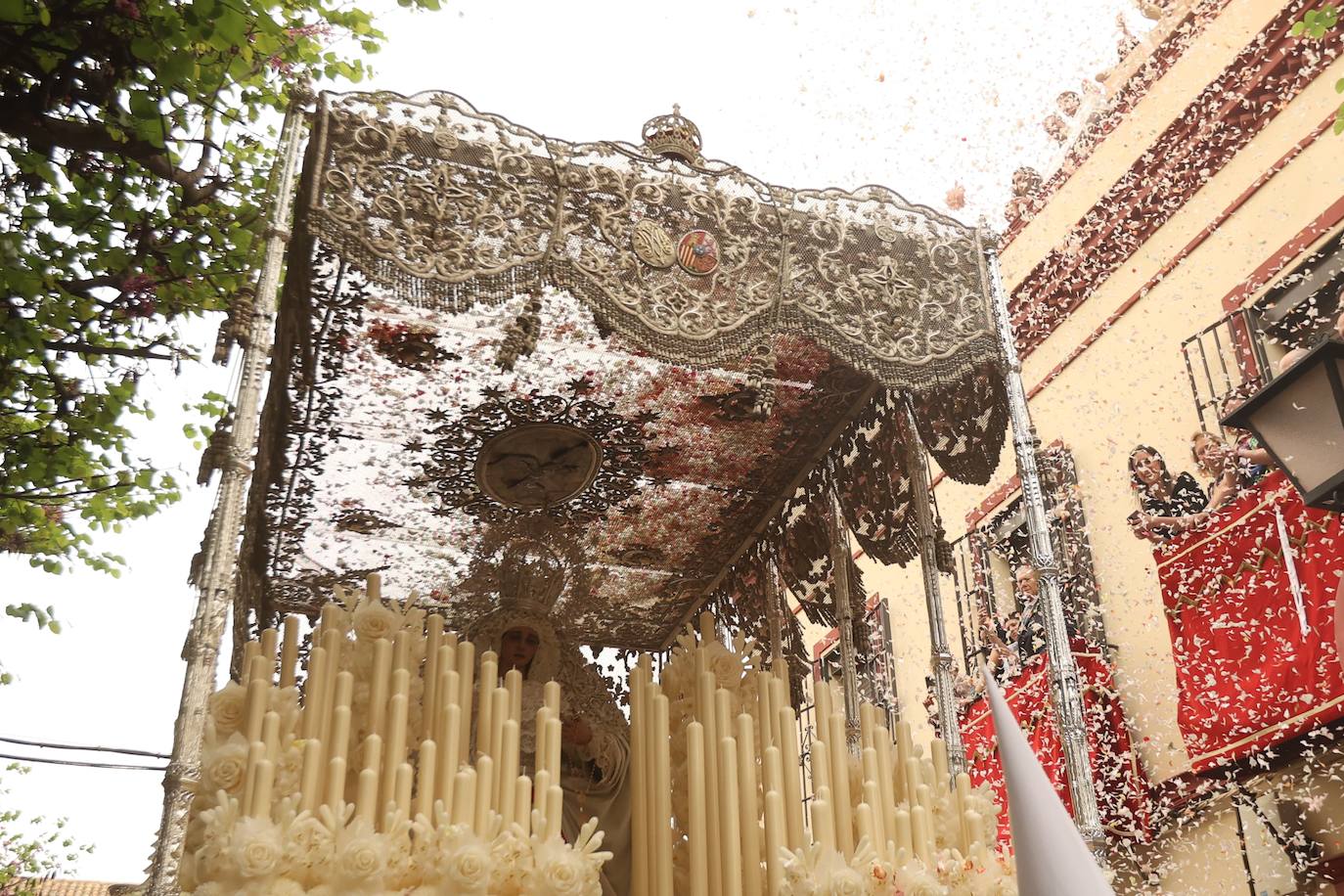 La Paz realiza su estación de penitencia a pesar de la lluvia de barro 