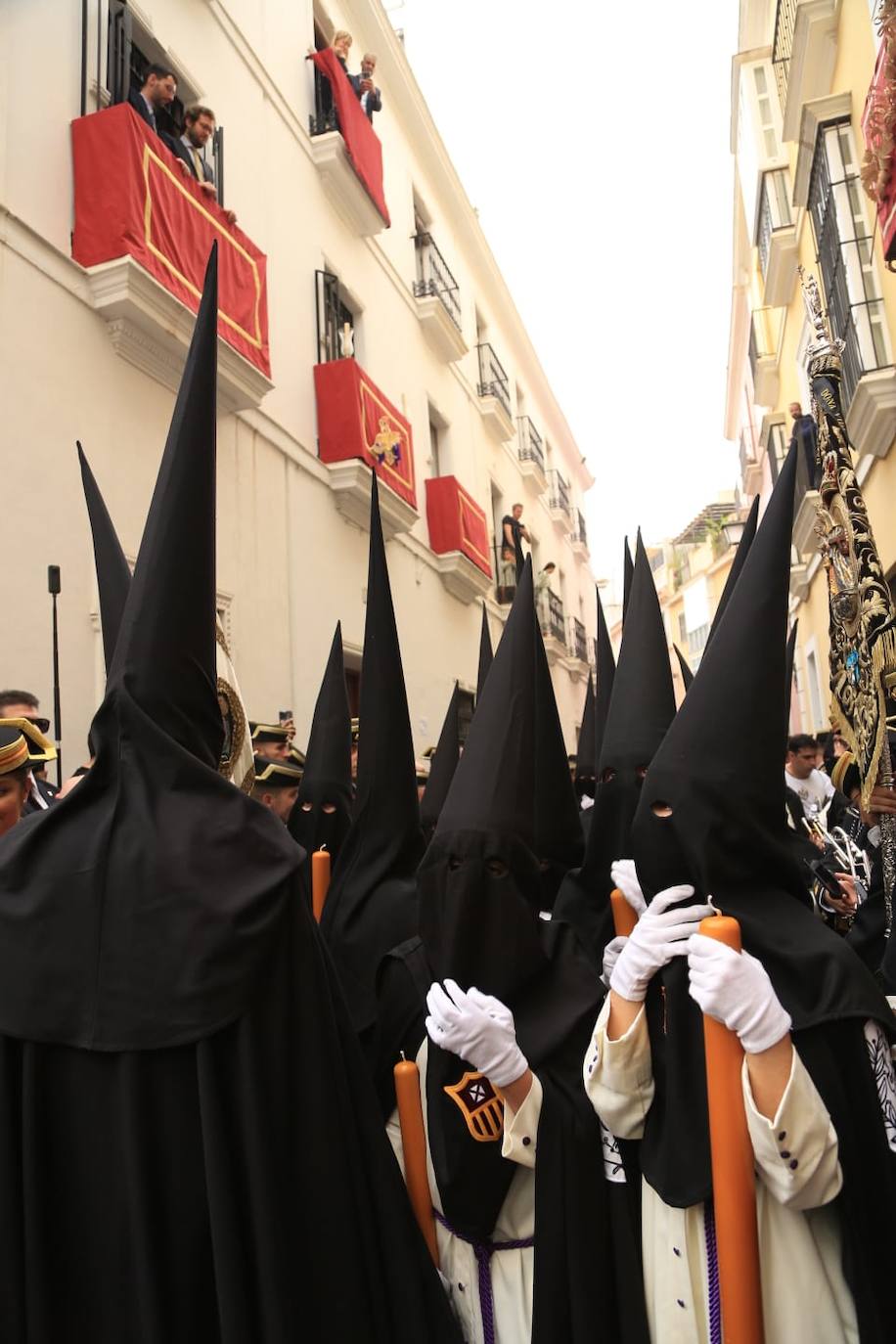 La hermandad de Jesús Despojado realiza su estación de penitencia con normalidad a pesar de las previsiones meteorológicas