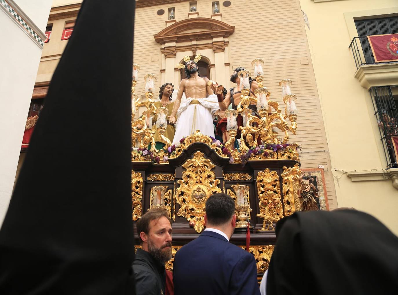 La hermandad de Jesús Despojado realiza su estación de penitencia con normalidad a pesar de las previsiones meteorológicas