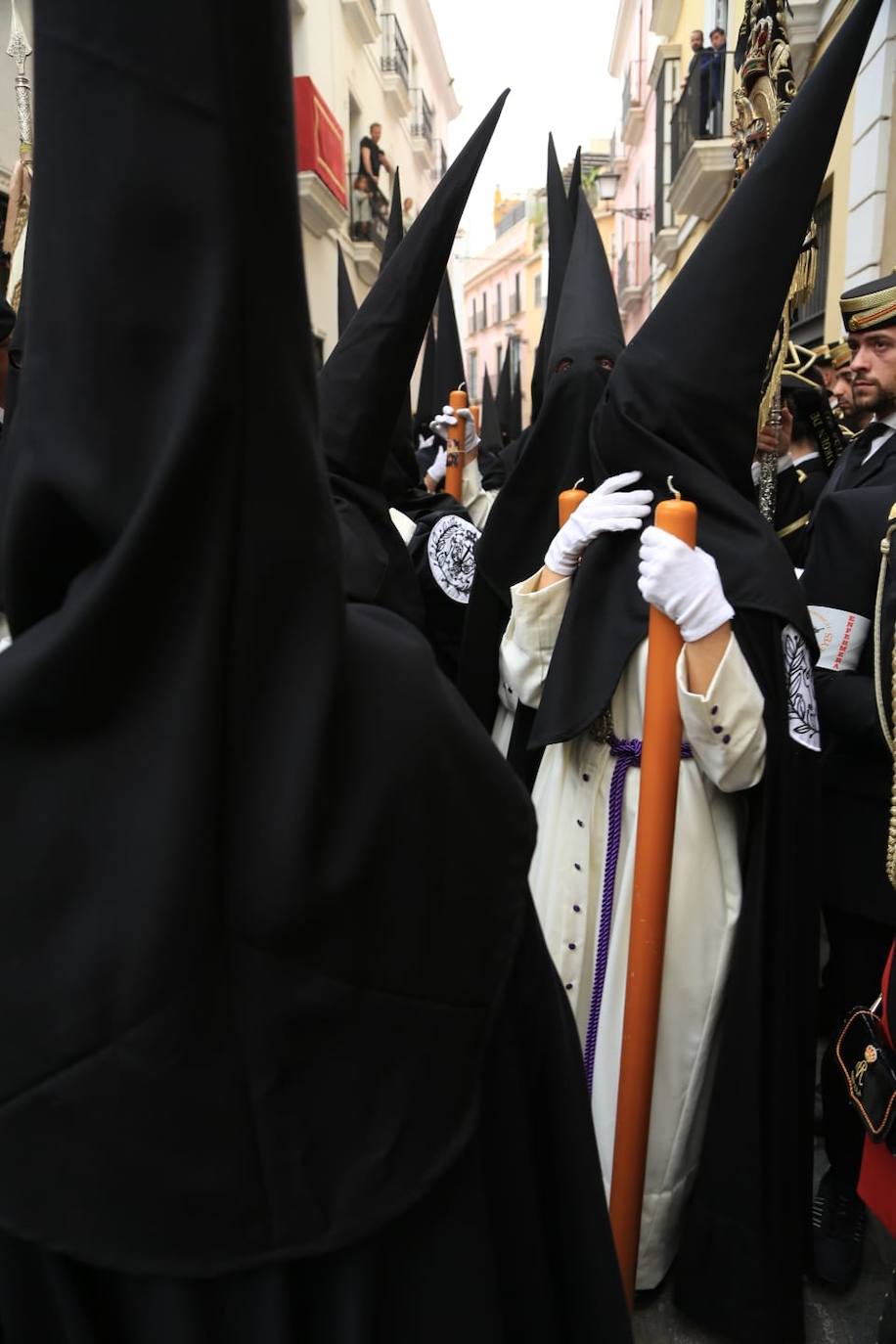 La hermandad de Jesús Despojado realiza su estación de penitencia con normalidad a pesar de las previsiones meteorológicas