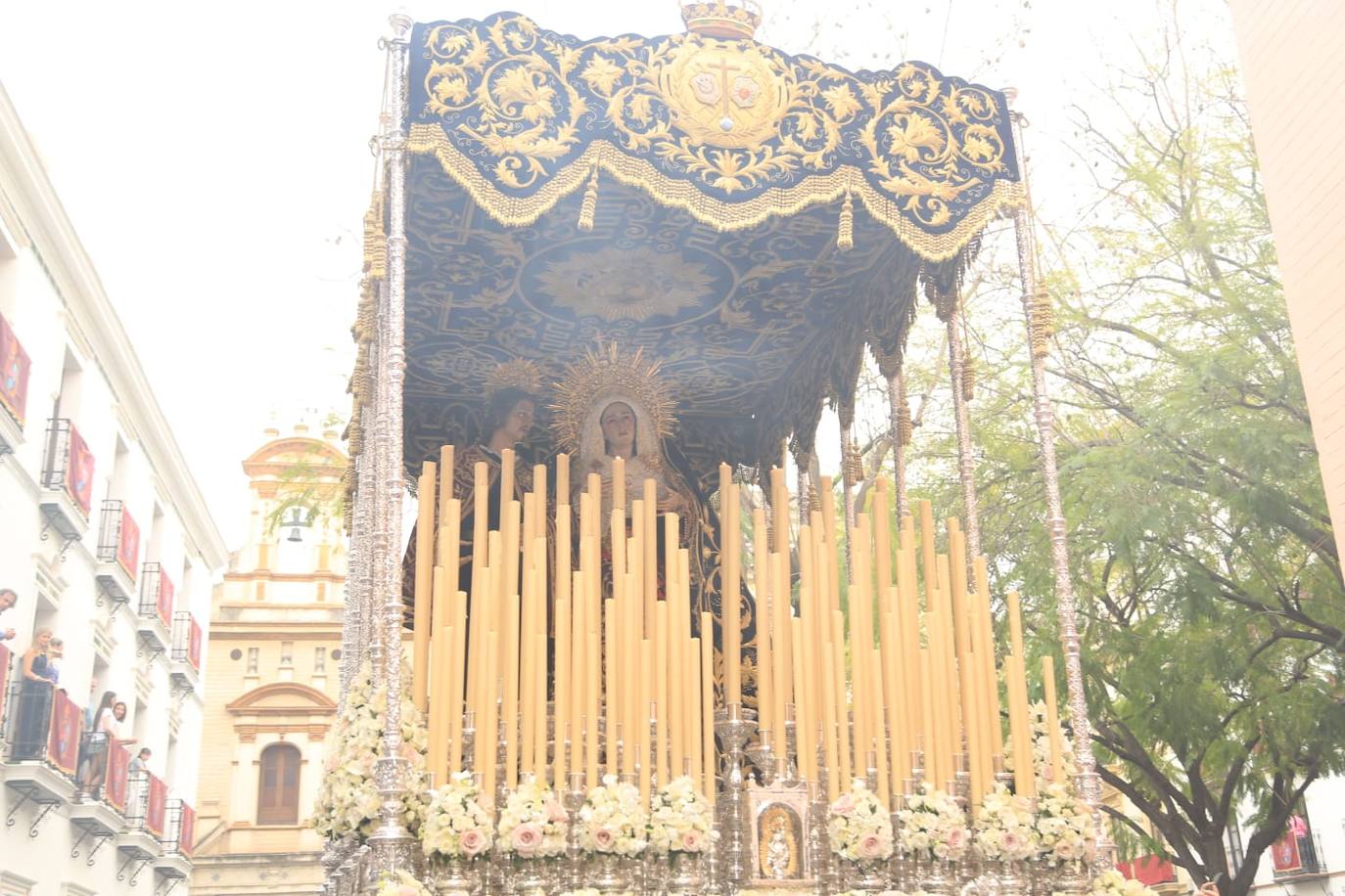 La hermandad de Jesús Despojado realiza su estación de penitencia con normalidad a pesar de las previsiones meteorológicas