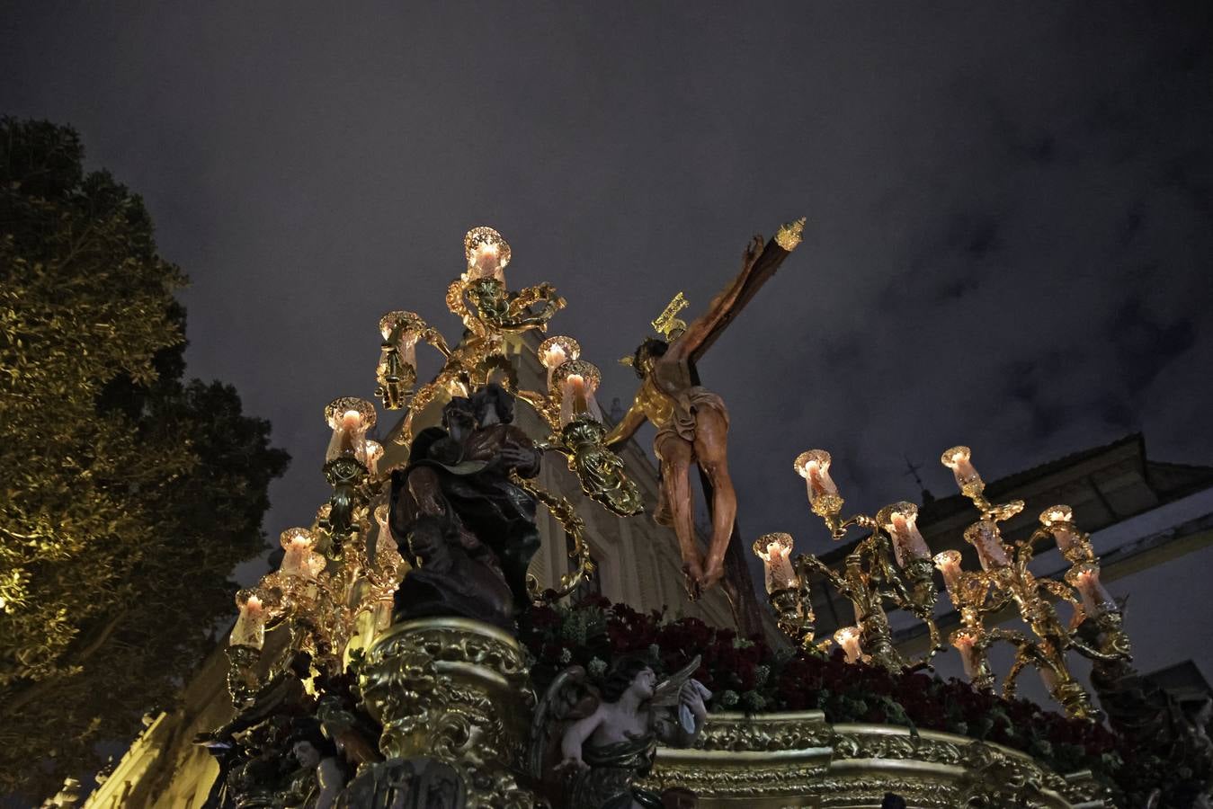 La noche del Lunes Santo se vivió gran emoción con la salida del Museo