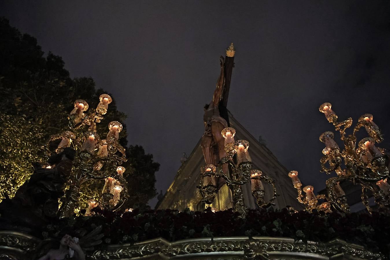 La noche del Lunes Santo se vivió gran emoción con la salida del Museo