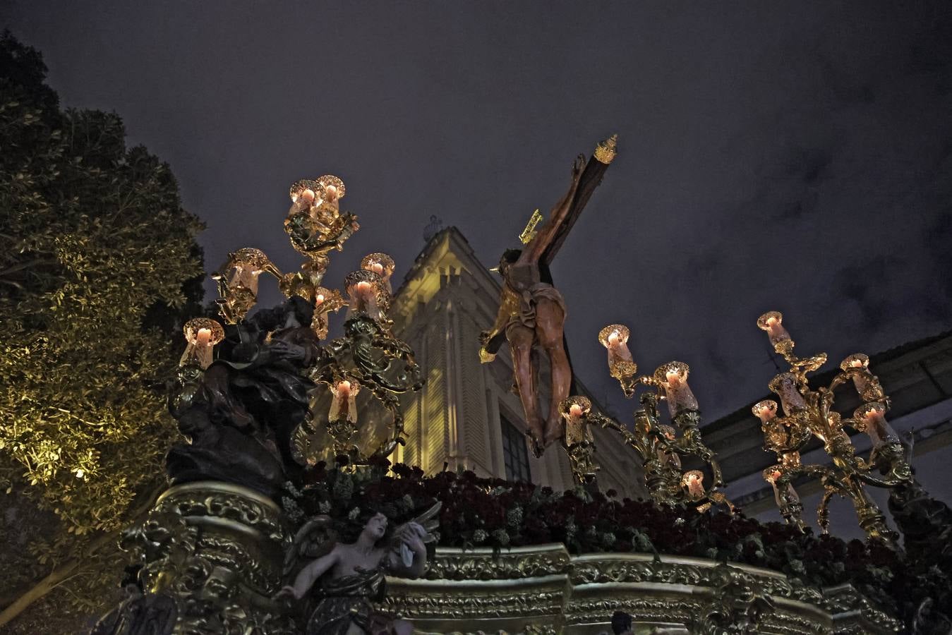 La noche del Lunes Santo se vivió gran emoción con la salida del Museo