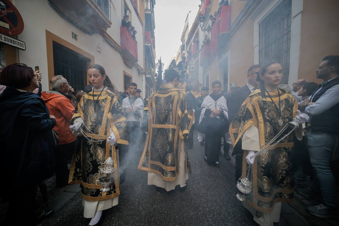 El impresionante paso de Santa Marta, en su salida este Lunes Santo 