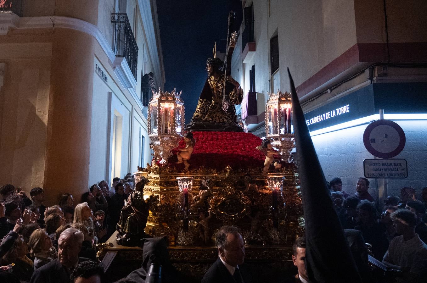 Momentos más emotivos de la procesión de  Las Penas, este Lunes Santo