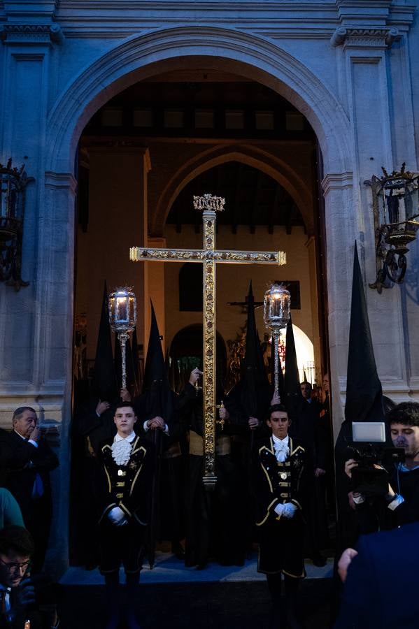 Momentos más emotivos de la procesión de  Las Penas, este Lunes Santo