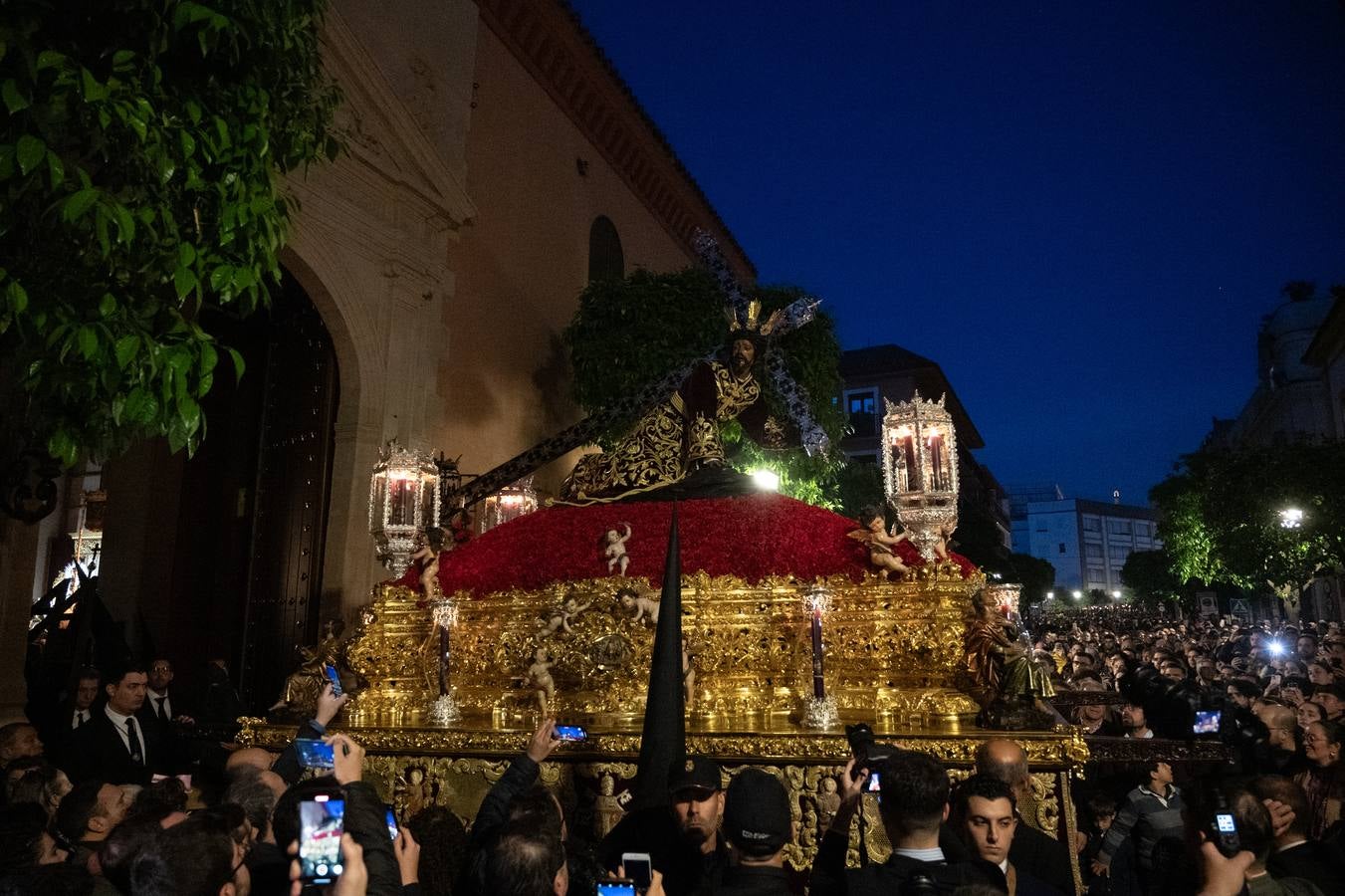 Momentos más emotivos de la procesión de  Las Penas, este Lunes Santo