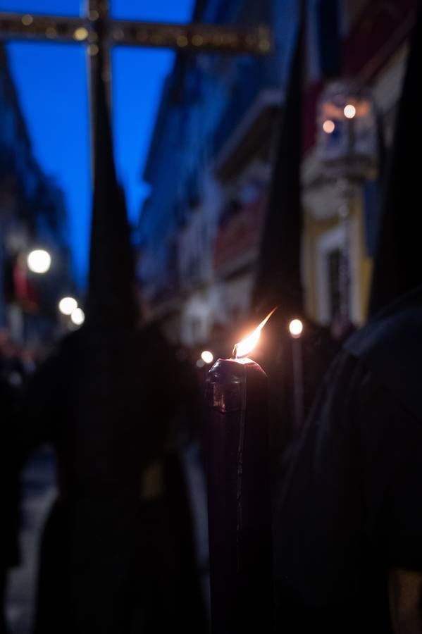 Momentos más emotivos de la procesión de  Las Penas, este Lunes Santo