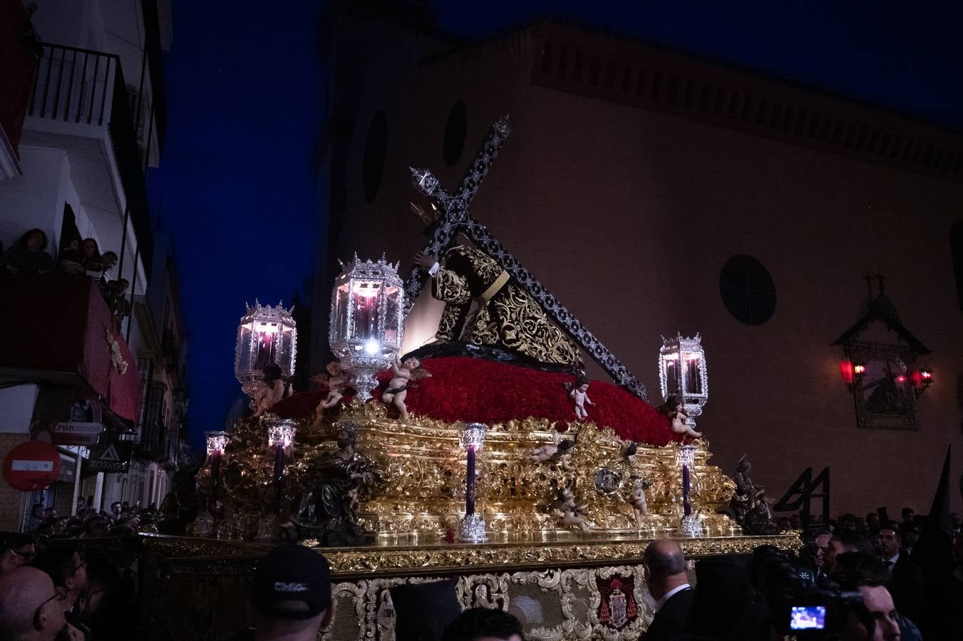 Momentos más emotivos de la procesión de  Las Penas, este Lunes Santo