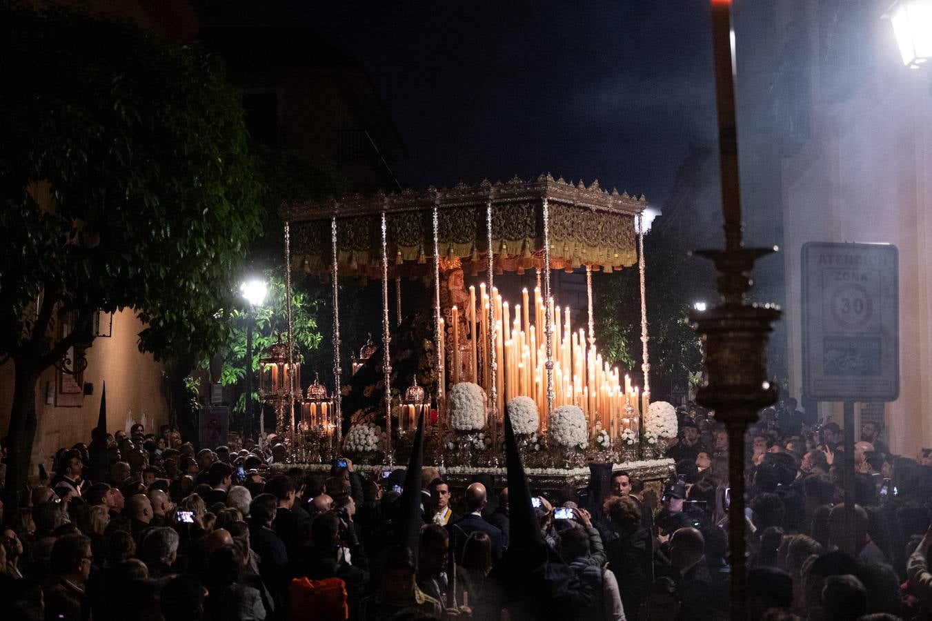 Momentos más emotivos de la procesión de  Las Penas, este Lunes Santo