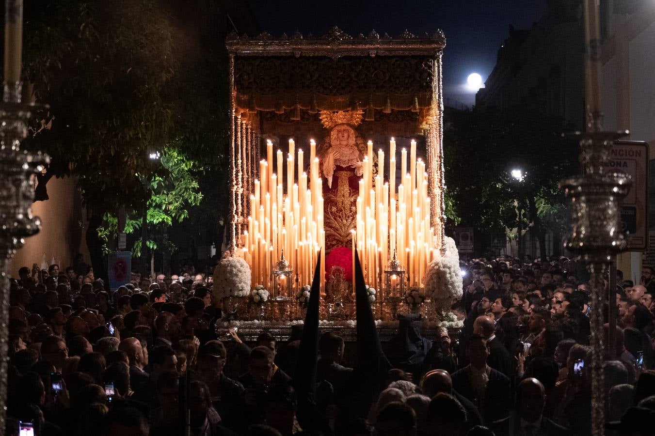 Momentos más emotivos de la procesión de  Las Penas, este Lunes Santo